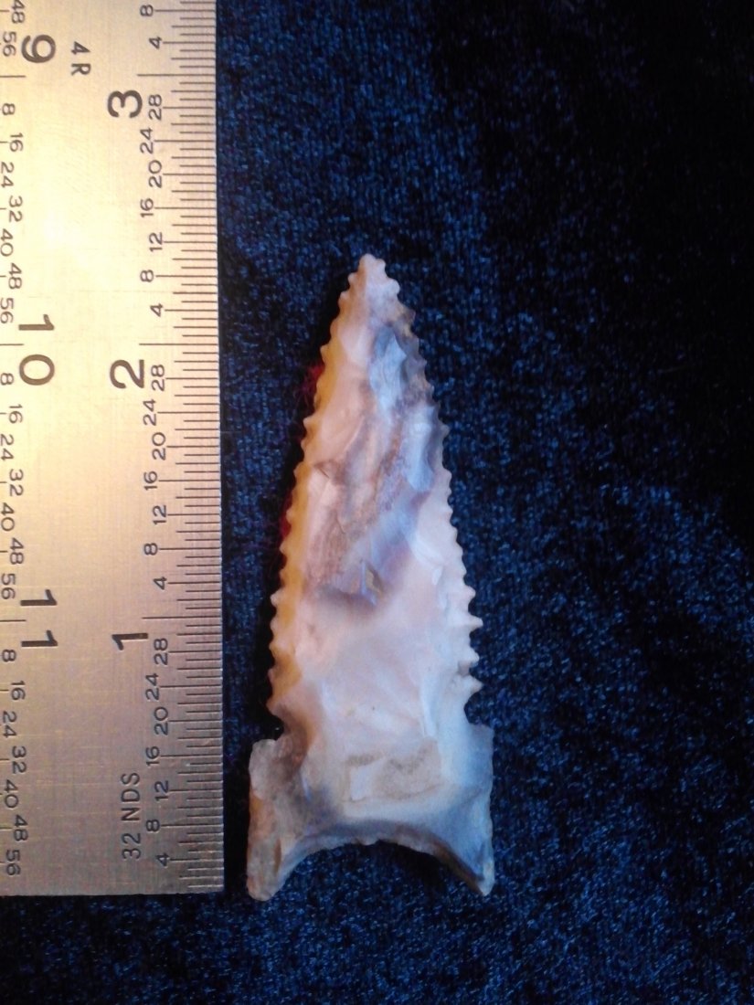 CAHOKIA     INDIAN ARTIFACT ARROWHEAD (1 of 1)