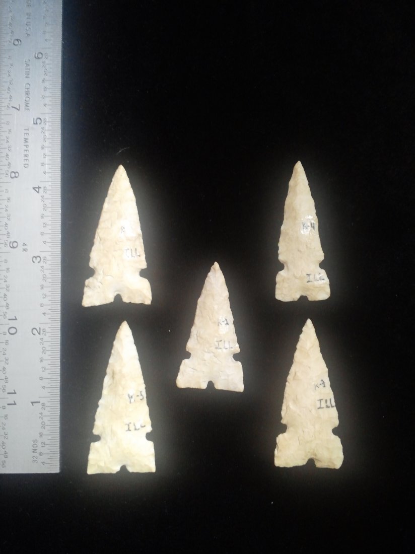 5 CAHOKIA POINTS   INDIAN ARTIFACT ARROWHEAD (1 of 1)