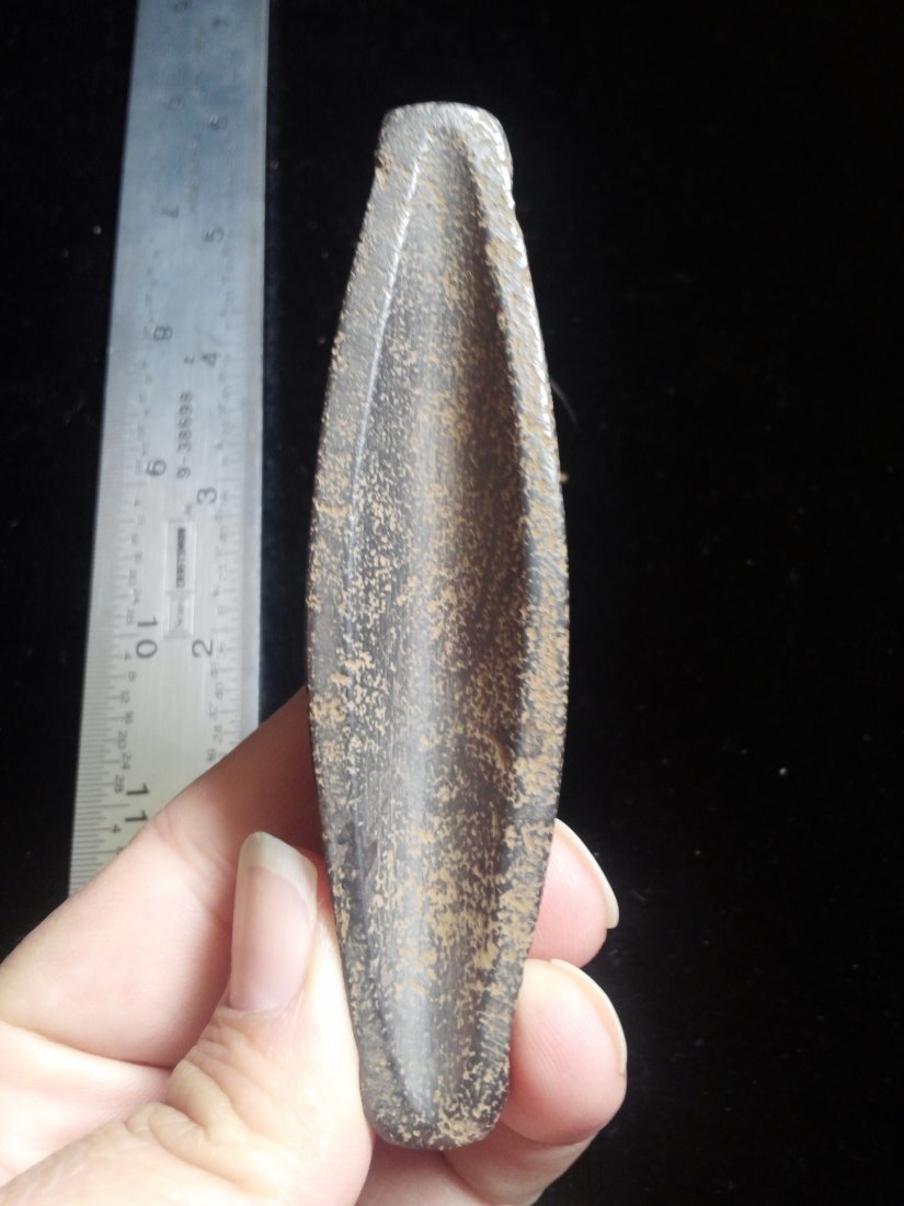 HEMATITE BOAT STONE         INDIAN ARTIFACT ARROWHEAD (1 of 2)
