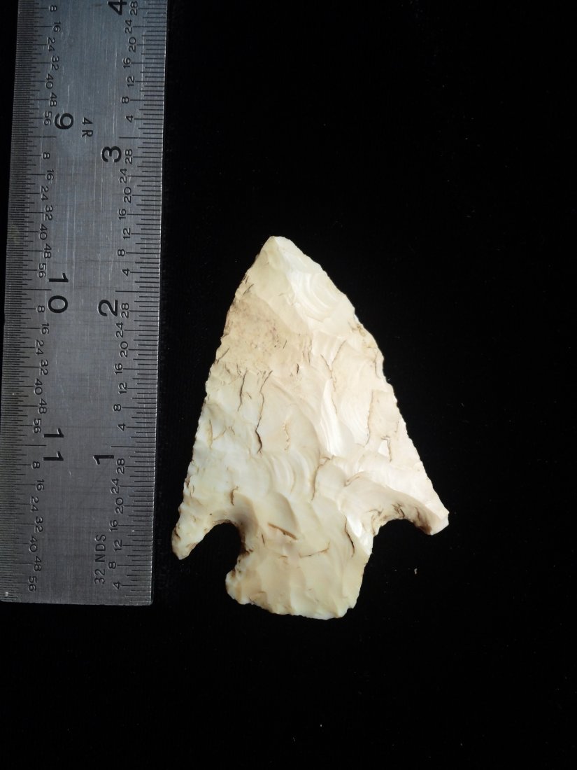 MARSHALL ARROWHEAD INDIAN ARTIFACT: IT IS 2&1/2 INCHES LONG FROM MISSOURI IT WILL MAKE A GREAT ADDITION TO YOUR COLLECTION!