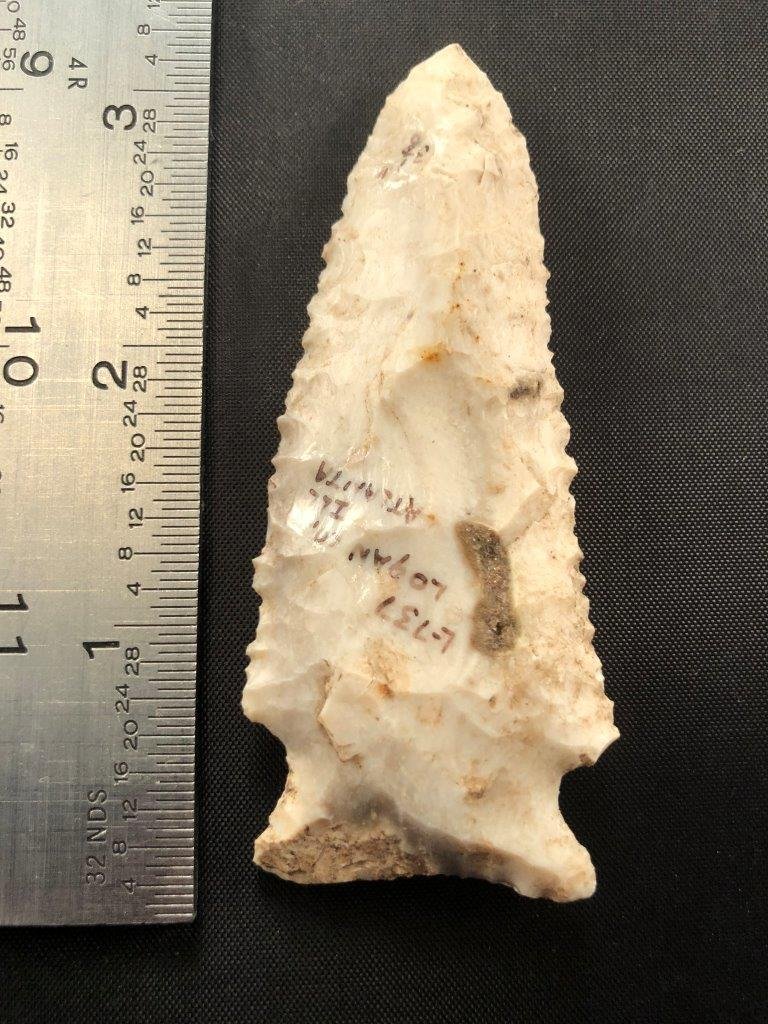 STILLWELL INDIAN ARTIFACT ARROWHEAD: THIS BEAUTIFUL PIECE IS 3 INCHES LONG. IT IS FROM LOGAN COUNTY ILLINOIS. IT WILL MAKE A GREAT ADDITION TO YOUR COLLECTION.