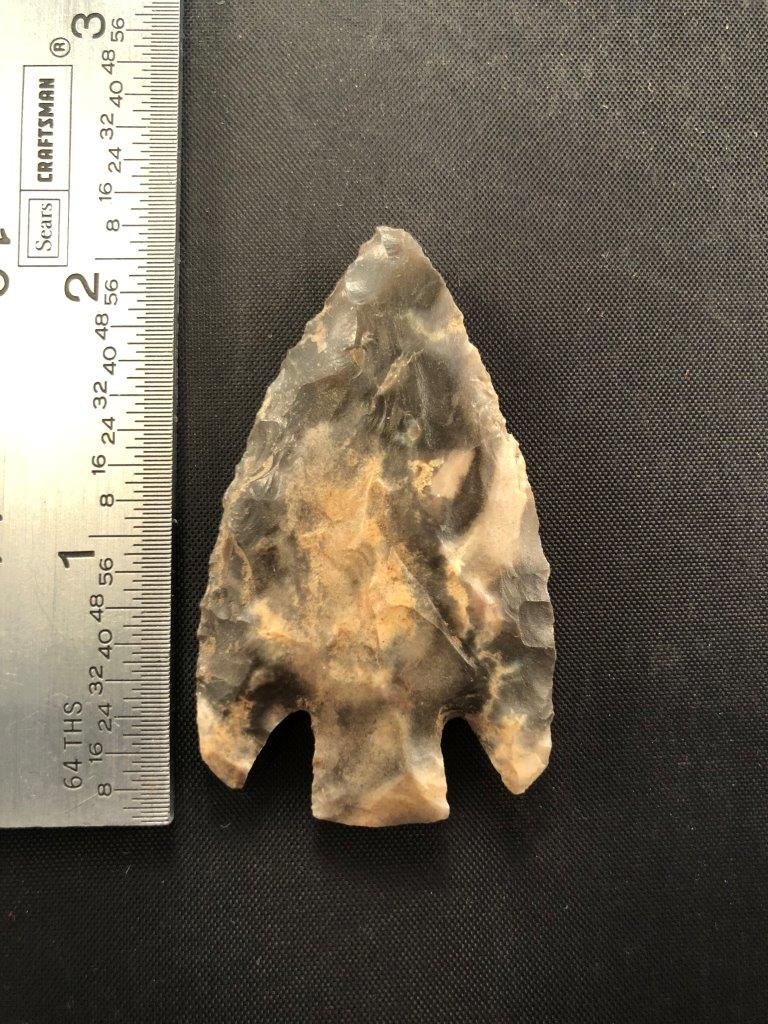 SMITH INDIAN ARTIFACT ARROWHEAD: THIS BEAUTIFUL PIECE IS 2&1/8 INCHES LONG.IT IS FROM ILLINOIS. IT WILL MAKE A GREAT ADDITION TO YOUR COLLECTION!