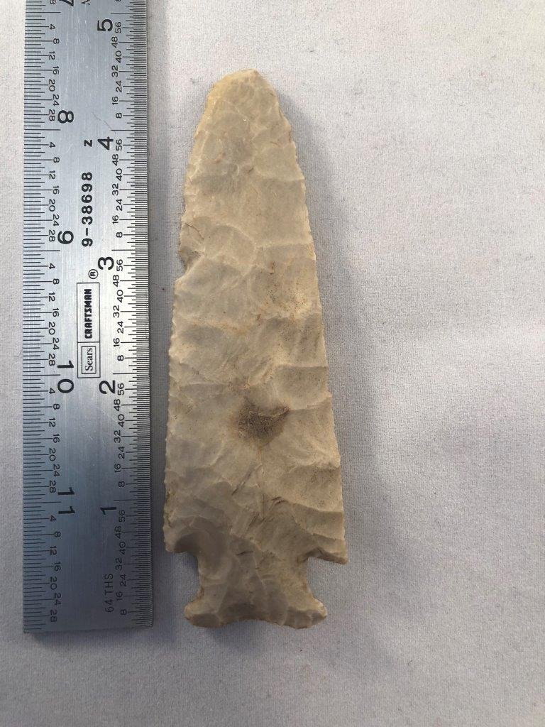 HARDIN INDIAN ARTIFACT ARROWHEAD: THIS BEAUTIFUL ARTIFACT IS 4&1/2 INCHES LONG. IT COMES FROM MISSOURI. IT WILL MAKE A GREAT ADDITION TO YOUR COLLECTION!