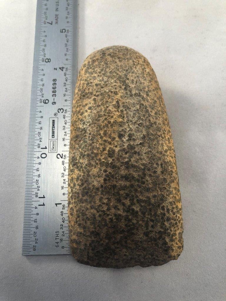 CELT INDIAN ARTIFACT ARROWHEAD: THIS BEAUTIFUL ARTIFACT IS 4&1/4 INCHES LONG. IT IS FROM ILINOIS. IT WILL MAKE A GREAT ADDITION TO YOUR COLLECTION.