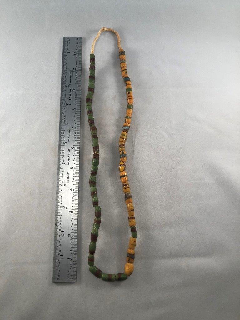TRADE BEADS    INDIAN ARTIFACT ARROWHEAD (1 of 1)