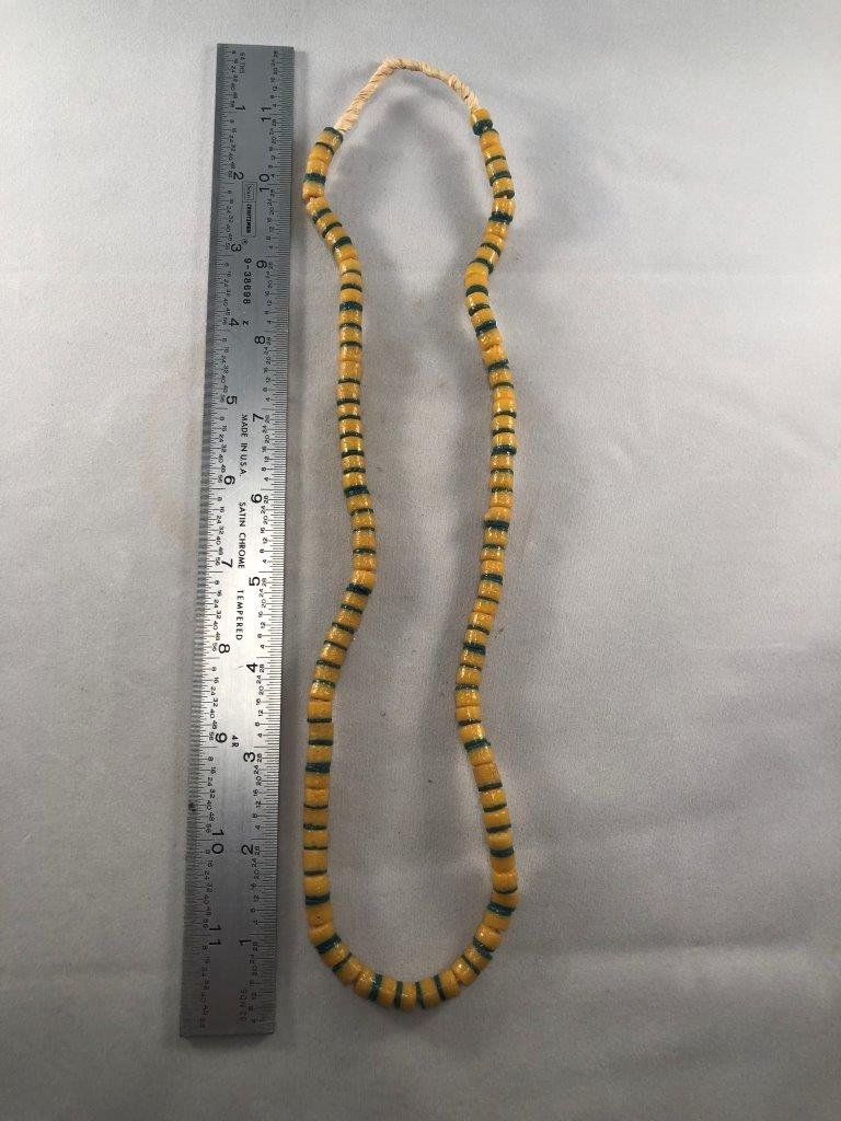 TRADE BEADS    INDIAN ARTIFACT ARROWHEAD (1 of 1)