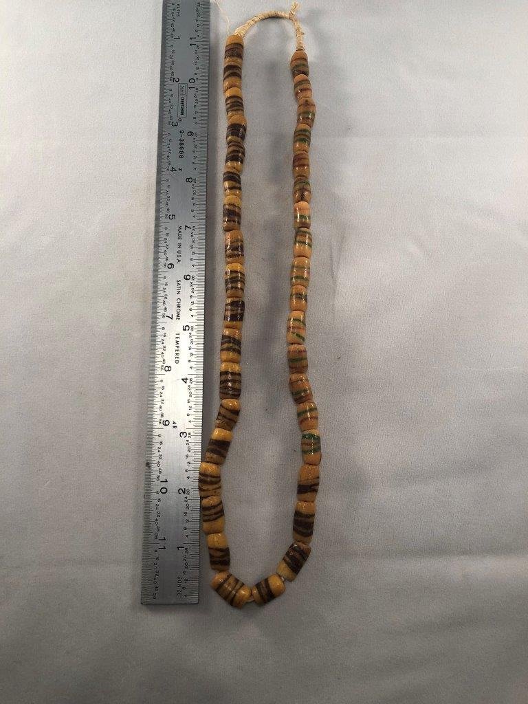 TRADE BEADS    INDIAN ARTIFACT ARROWHEAD (1 of 1)