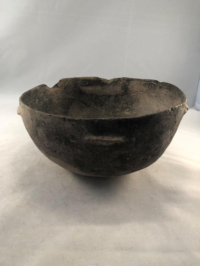 MISSISSIPPIAN FISH EFFIGY BOWL (1 of 4)