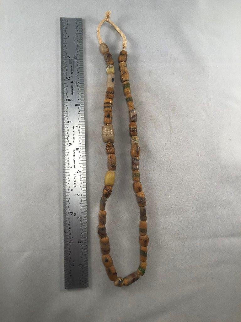 TRADE BEADS       INDIAN ARTIFACT ARROWHEAD (1 of 1)