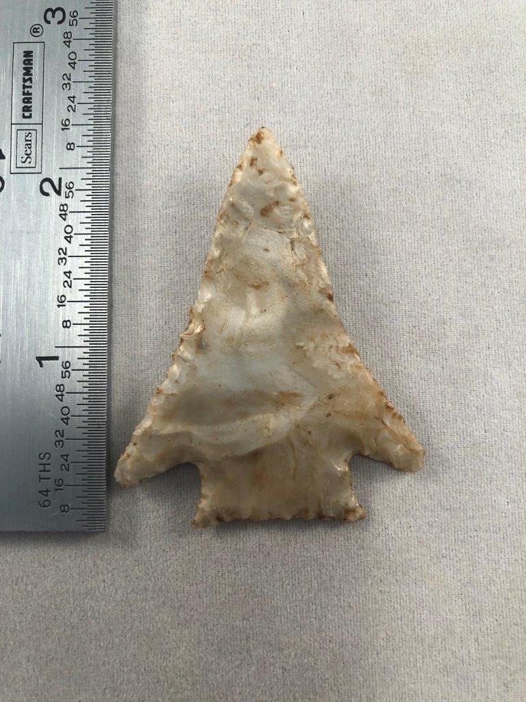 MARSHALL INDIAN ARTIFACT ARROWHEAD: THIS BEAUTIFUL ARTIFACT IS 2&1/4 INCHES LONG. IT IS FROM MISSOURI. IT WILL MAKE A GREAT ADDITION TO YOUR COLLECTION!