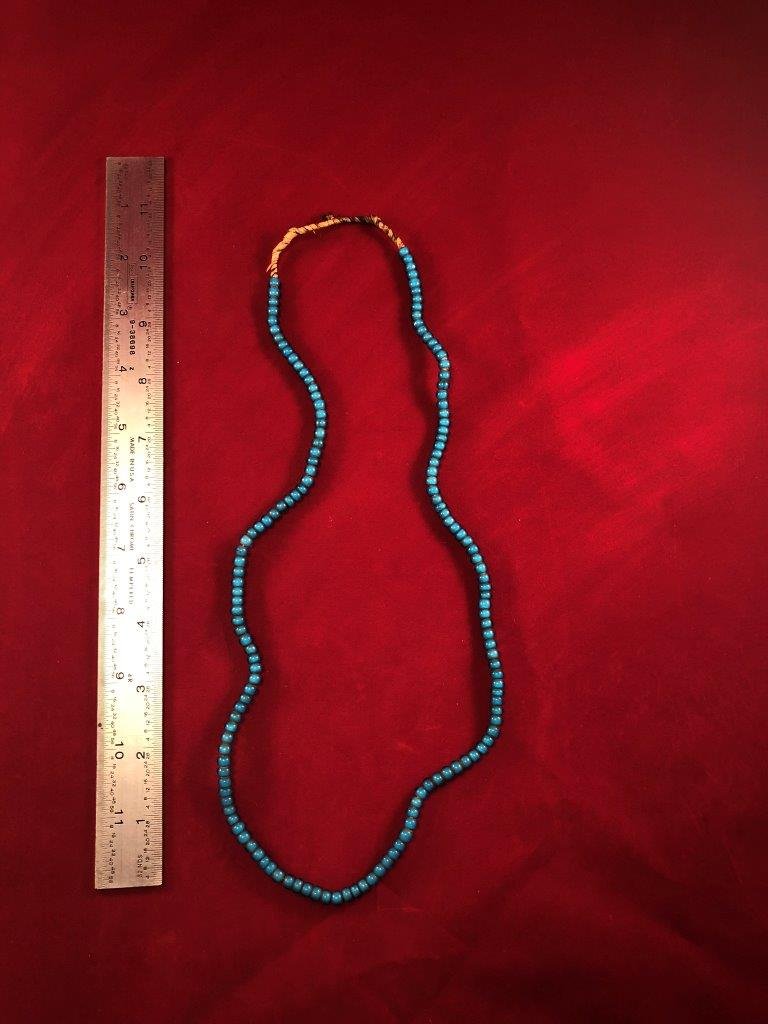 TRADE BEADS  INDIAN ARTIFACT ARROWHEAD (1 of 2)