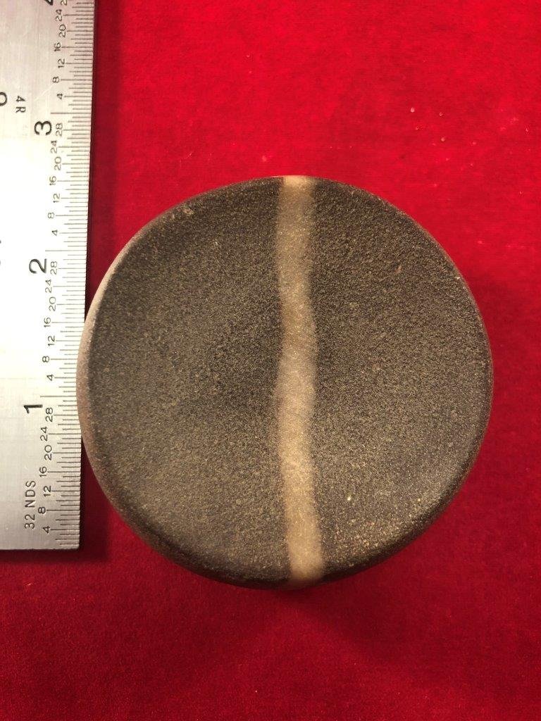 DISCOIDAL  INDIAN ARTIFACT ARROWHEAD (1 of 3)