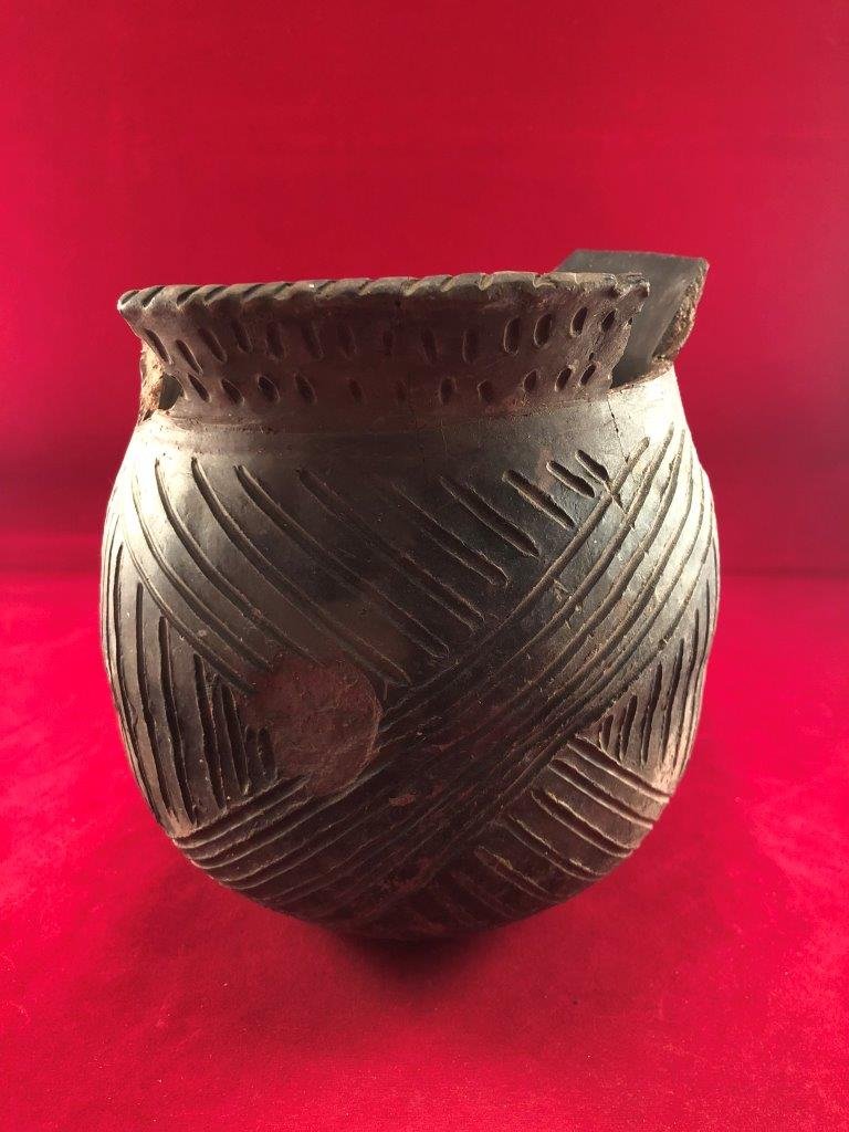 MISSISSIPPIAN JAR INDIAN ARTIFACT ARROWHEAD: THIS BEAUTIFUL NATIVE AMERICAN INDIAN ARTIFACT IS 6&3/4 INCHES TALL BY 6 INCHES WIDE. IT IS FROM NE ARKANSAS. IT HAS SOME RIM DAMAGE. HAS A VERY NICE DESIGN. IT WILL MAKE A GREAT ADDITION TO YOUR COLL