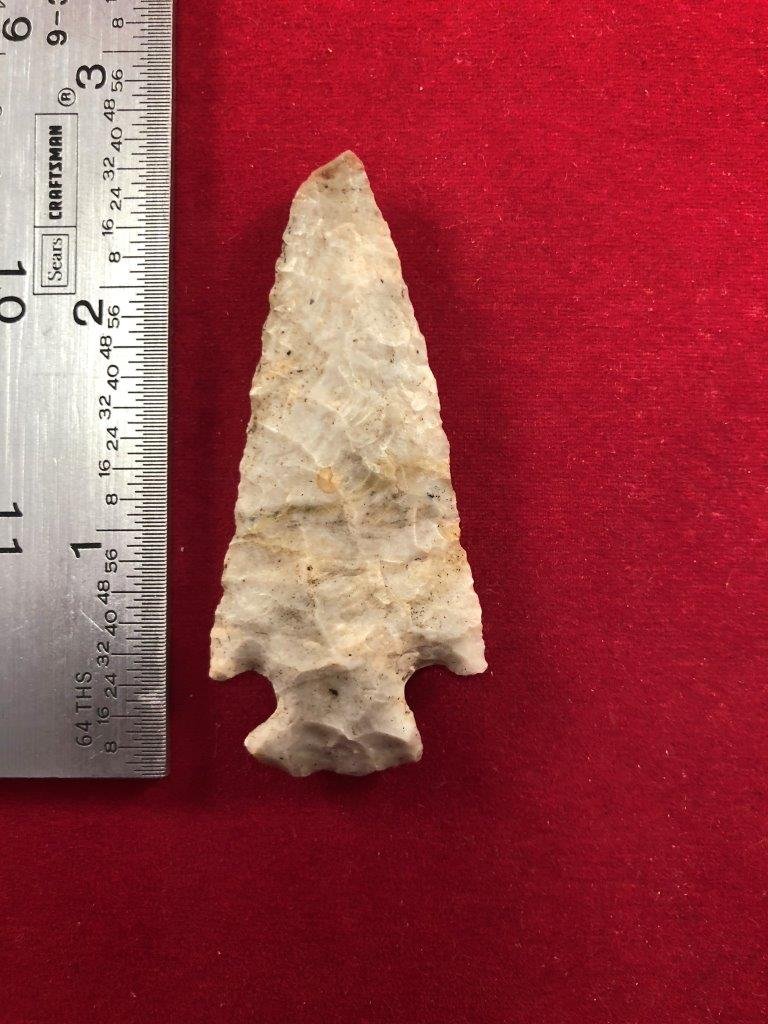 GIBSON INDIAN ARTIFACT ARROWHEAD: THIS BEAUTIFUL NATIVE AMERICAN INDIAN ARTIFACT IS 1&1/2 INCHES LONG. IT IS FROM HIGHLAND COUNTY OHIO. IT WILL MAKE A GREAT ADDITION TO YOUR COLLECTION! KEY WORDS: NATIVE AMERICAN INDIAN ARTIFACT ARTIF