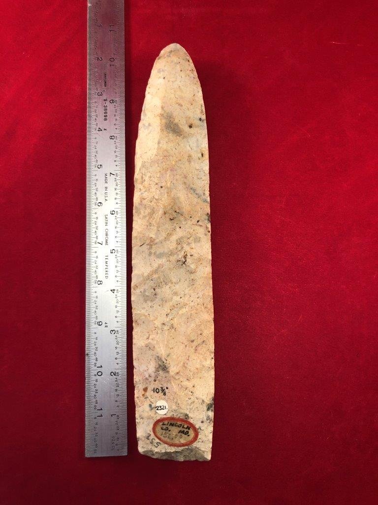 WADLOW INDIAN ARTIFACT ARROWHEAD: THIS BEAUTIFUL NATIVE AMERICAN INDIAN ARTIFACT IS 10&3/8 INCHES LONG. IT IS FROM LINCOLN COUNTY MISSOURI. EX- BEN THOMPSON COLLECTION. IT WILL MAKE A GREAT ADDITION TO YOUR COLLECTION! KEY WORDS: NATI