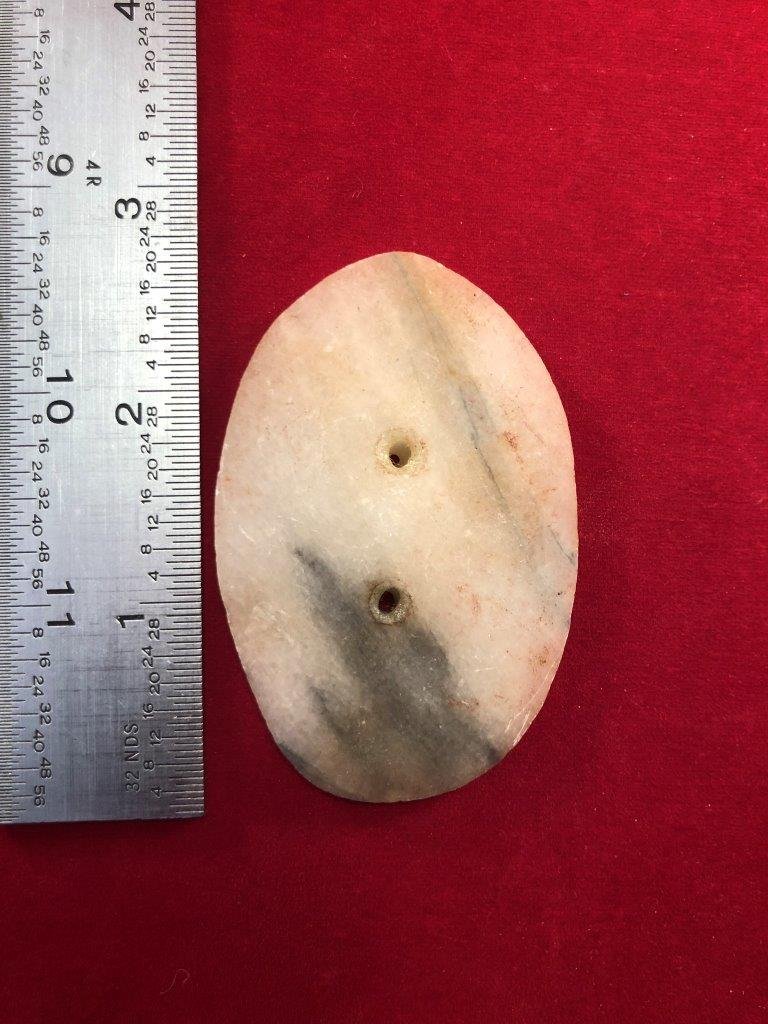 GORGET INDIAN ARTIFACT ARROWHEAD: THIS BEAUTIFUL NATIVE AMERICAN INDIAN ARTIFACT IS 2&1/2 INCHES LONG. IT IS FROM ILLINOIS. IT WILL MAKE A GREAT ADDITION TO YOUR COLLECTION! KEY WORDS: NATIVE AMERICAN INDIAN ARTIFACT ARTIFACTS ARROWHE