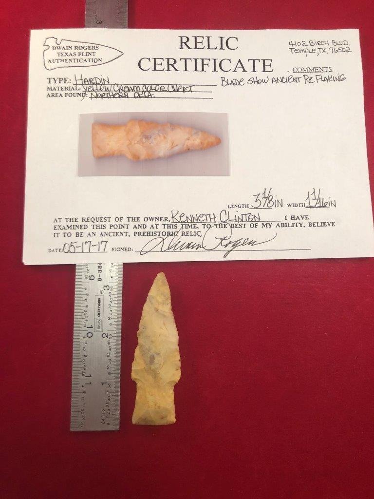 HARDIN INDIAN ARTIFACT ARROWHEAD WITH COA: THIS BEAUTIFUL NATIVE AMERICAN INDIAN ARTIFACT IS 3&1/8 INCHES LONG. IT IS FROM NORTHERN OKLAHOMA. COMES WITH A DWAIN ROGERS CERTIFICATE OF AUTHENTICITY. IT WILL MAKE A GREAT ADDITION TO YOUR COLLECTI