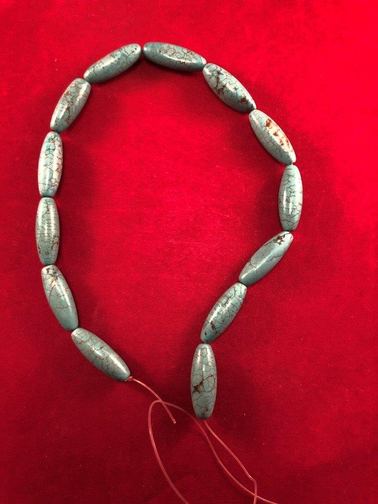TRADE BEADS    INDIAN ARTIFACT ARROWHEAD (1 of 2)