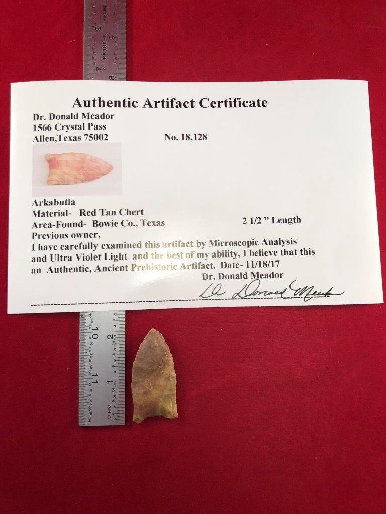 ARKABUTLA INDIAN ARTIFACT ARROWHEAD WITH COA: THIS BEAUTIFUL NATIVE AMERICAN INDIAN ARTIFACT IS 2&1/2 INCHES LONG. IT IS FROM BOWIE COUNTY TEXAS. IT COMES WITH A DR. DONALD MEADOR CERTIFICATE OF AUTHENTICITY. EX- DON MEADOR COLLECTIONS. IT WILL M