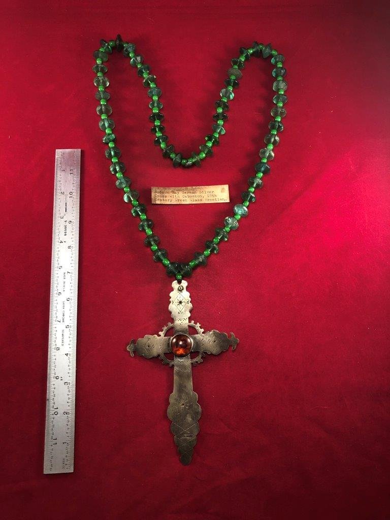 HUDSON BAY TRADE NECKLACE  INDIAN ARTIFACT ARROWHEAD (1 of 7)