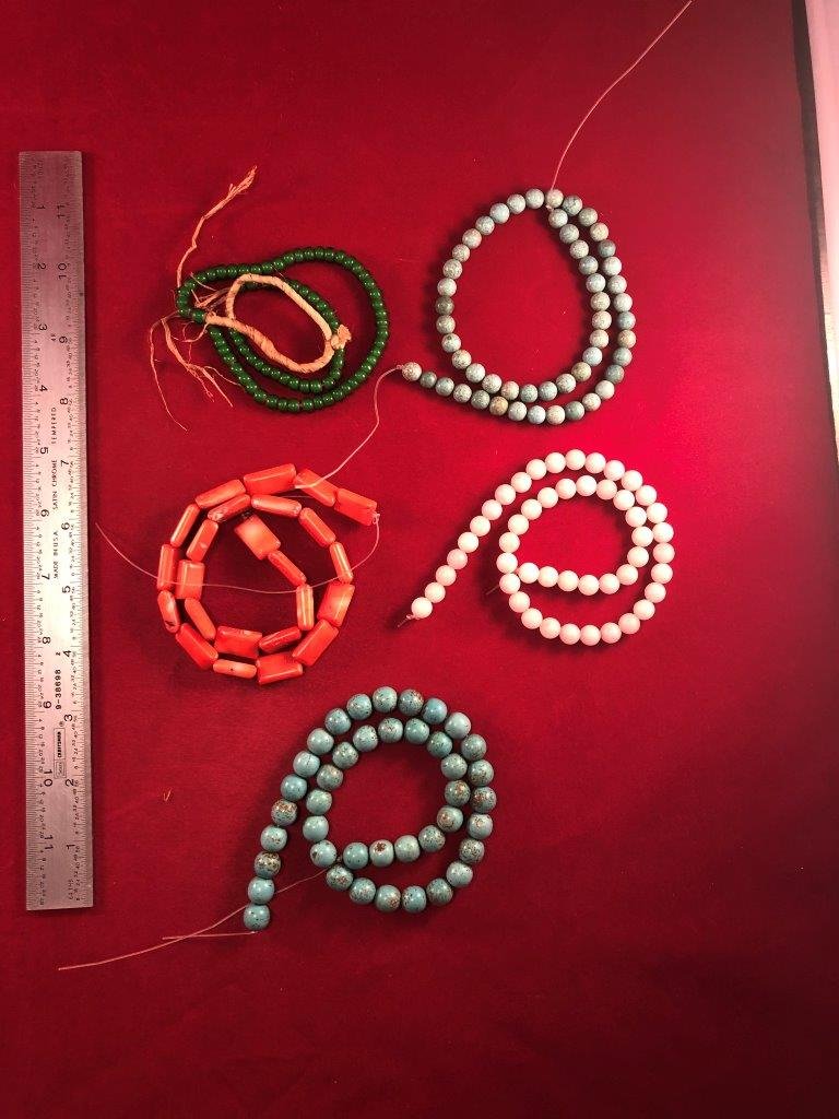 5 TRADE BEAD NECKLACES INDIAN ARTIFACTS ARROWHEADS (1 of 2)