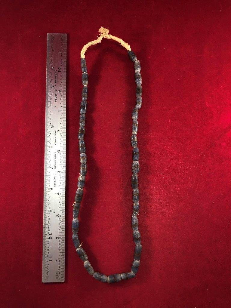 TRADE BEADS                  INDIAN ARTIFACT ARROWHEAD (1 of 2)