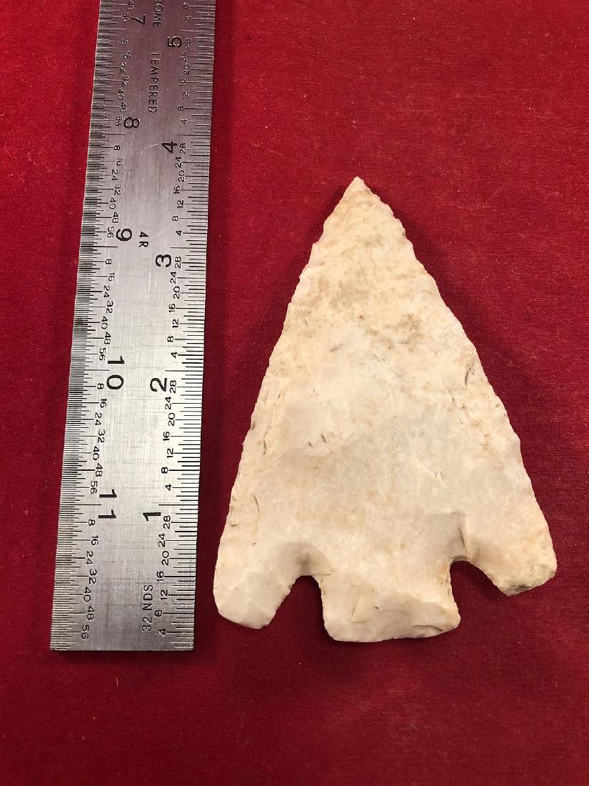 SMITH INDIAN ARTIFACT ARROWHEAD: THIS BEAUTIFUL NATIVE AMERICAN INDIAN ARTIFACT IS 3&5/8 INCHES LONG. IT IS FROM CALHOUN COUNTY ILLINOIS. IT WILL MAKE A GREAT ADDITION TO YOUR COLLECTION! KEY WORDS: NATIVE AMERICAN INDIAN ARTIFACT AR
