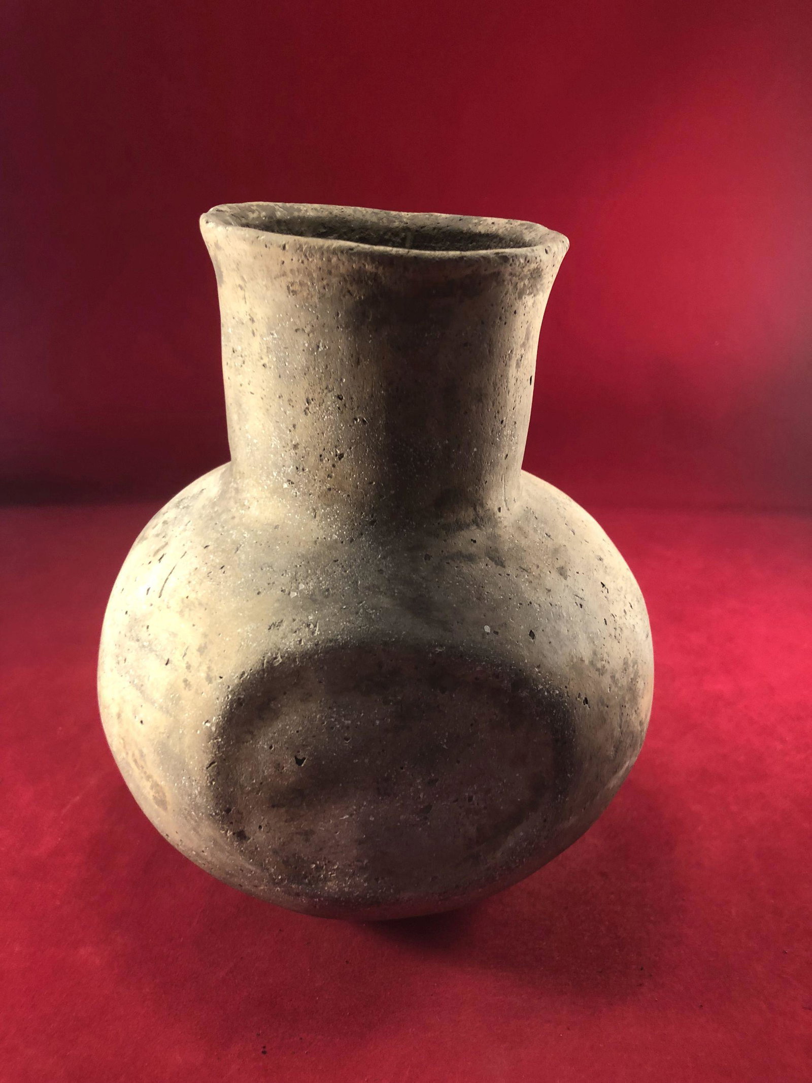 RARE MISSISSIPPIAN FLAT SIDED WATERBOTTLE INDIAN: THIS BEAUTIFUL NATIVE AMERICAN INDIAN ARTIFACT IS 8 INCHES TALL BY 6&1/2 INCHES WIDE. IT IS FROM NORTH EAST ARKANSAS. IT IS VERY SOLID!!THIS WONDERFUL COLLECTION BELONGED TO CHRIS PERRY. DISPLAYS VERY