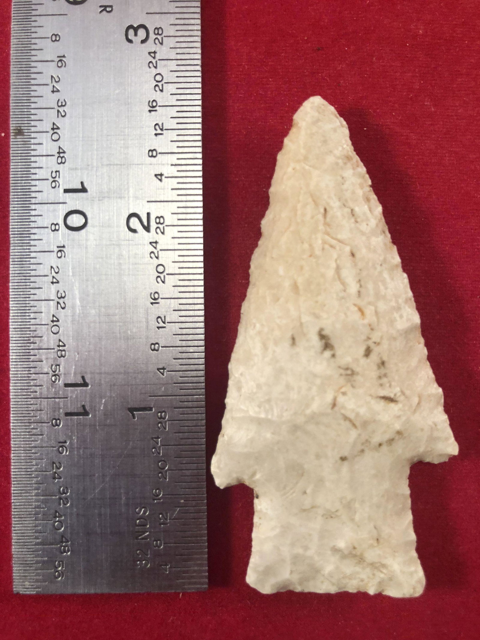 HARDIN INDIAN ARTIFACT ARROWHEAD: THIS BEAUTIFUL NATIVE AMERICAN INDIAN ARTIFACT IS 2&1/2 INCHES LONG. IT IS FROM INDIANA. THIS WONDERFUL COLLECTION BELONGED TO CHRIS PERRY. IT WILL MAKE A GREAT ADDITION TO YOUR COLLECTION! KEY WORDS: