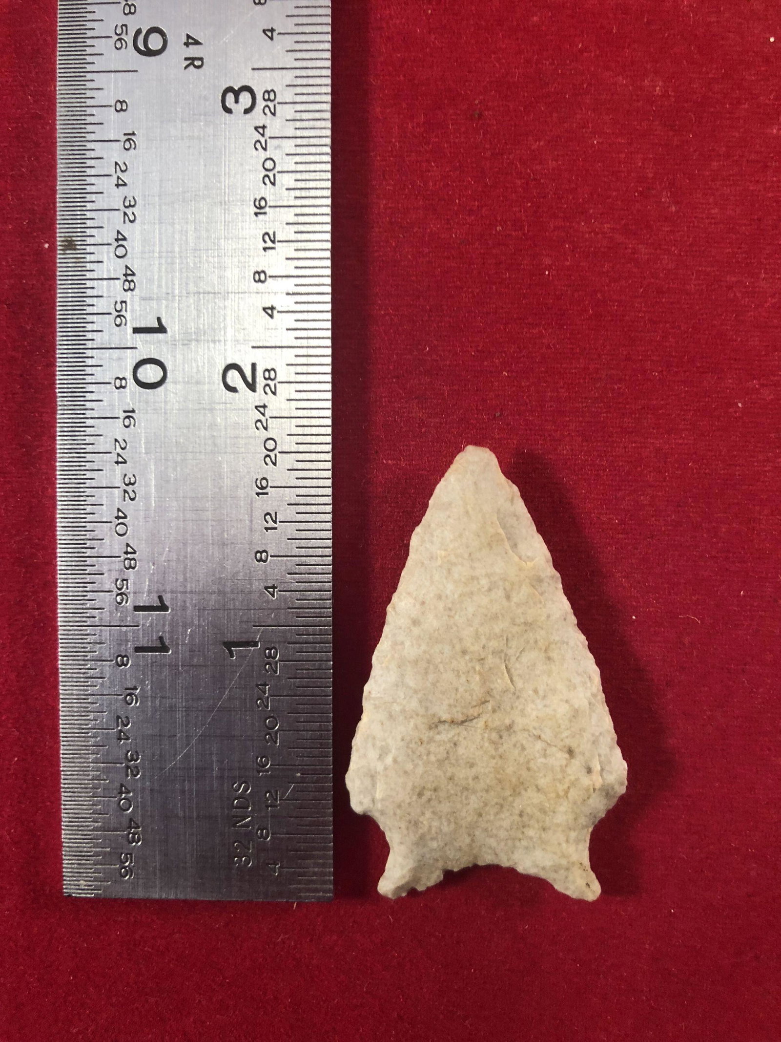 SAN PATRICE INDIAN ARTIFACT ARROWHEAD: THIS BEAUTIFUL NATIVE AMERICAN INDIAN ARTIFACT IS 1&3/4 INCHES LONG. IT IS FROM MISSOURI. THIS IMPRESSIVE ARROWHEAD IS OUT OF THE EX- CHRIS PERRY COLLECTION. IT WILL MAKE A GREAT ADDITION TO YOUR COLL