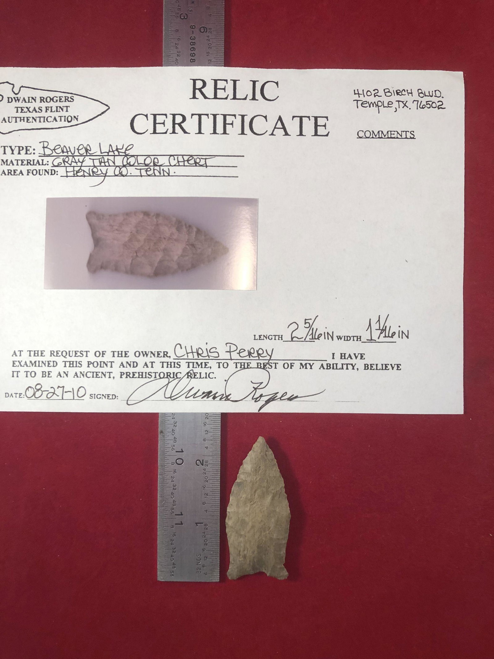 BEAVER LAKE INDIAN ARTIFACT ARROWHEAD WITH COA: THIS BEAUTIFUL NATIVE AMERICAN INDIAN ARTIFACT IS 2&5/16 INCHES LONG. IT IS FROM HENRY COUNTY TENNESSEE. THIS IMPRESSIVE ARROWHEAD IS OUT OF THE EX- CHRIS PERRY COLLECTION. IT COMES WITH A DEWAIN ROGE