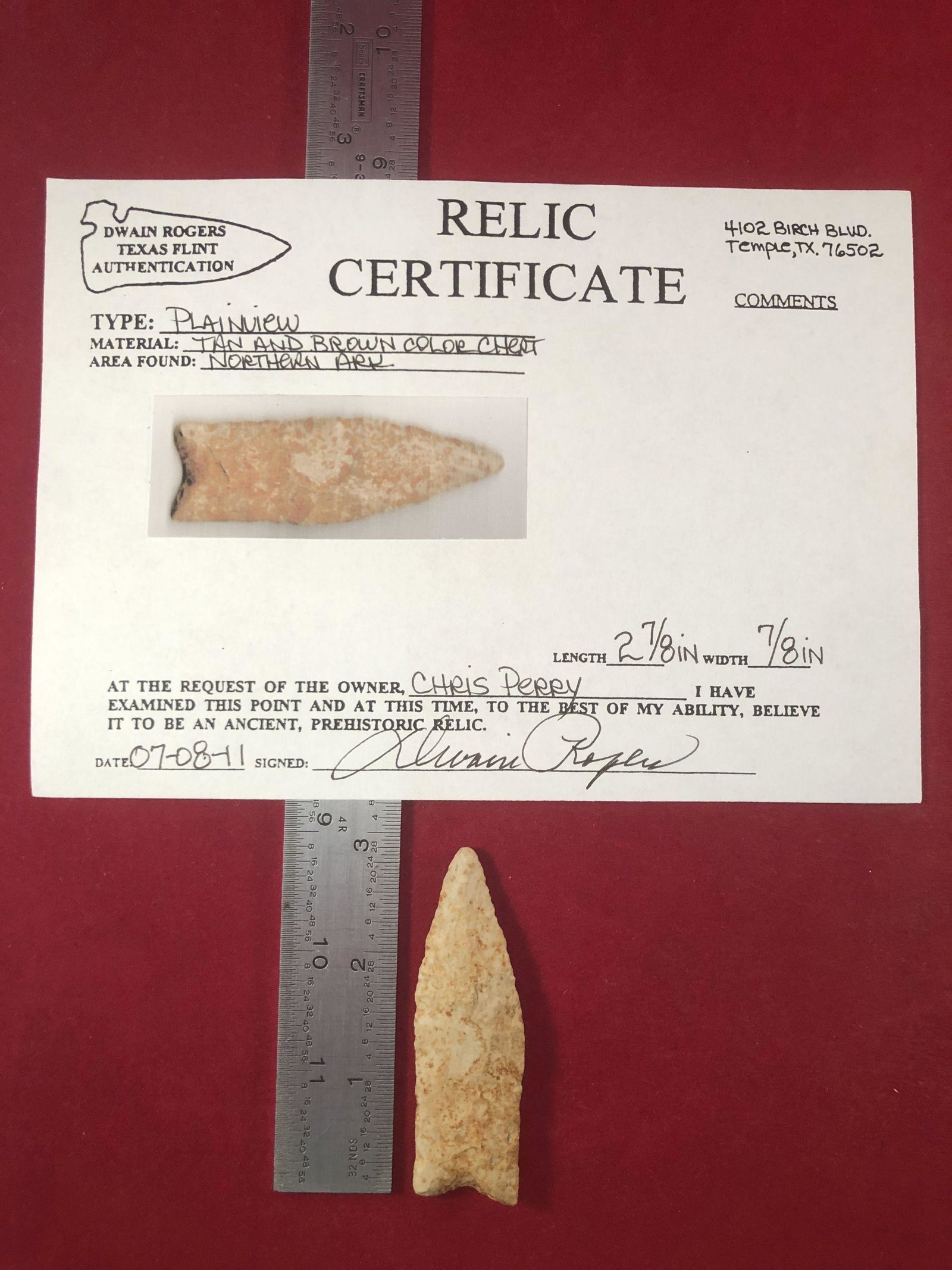 PLAINVIEW INDIAN ARTIFACT ARROWHEAD WITH COA: THIS BEAUTIFUL NATIVE AMERICAN INDIAN ARTIFACT IS 2&7/8 INCHES LONG. IT IS FROM NORTHERN ARKANSAS. THIS IMPRESSIVE ARROWHEAD IS OUT OF THE EX- CHRIS PERRY COLLECTION. IT COMES WITH A DEWAIN ROGERS CER