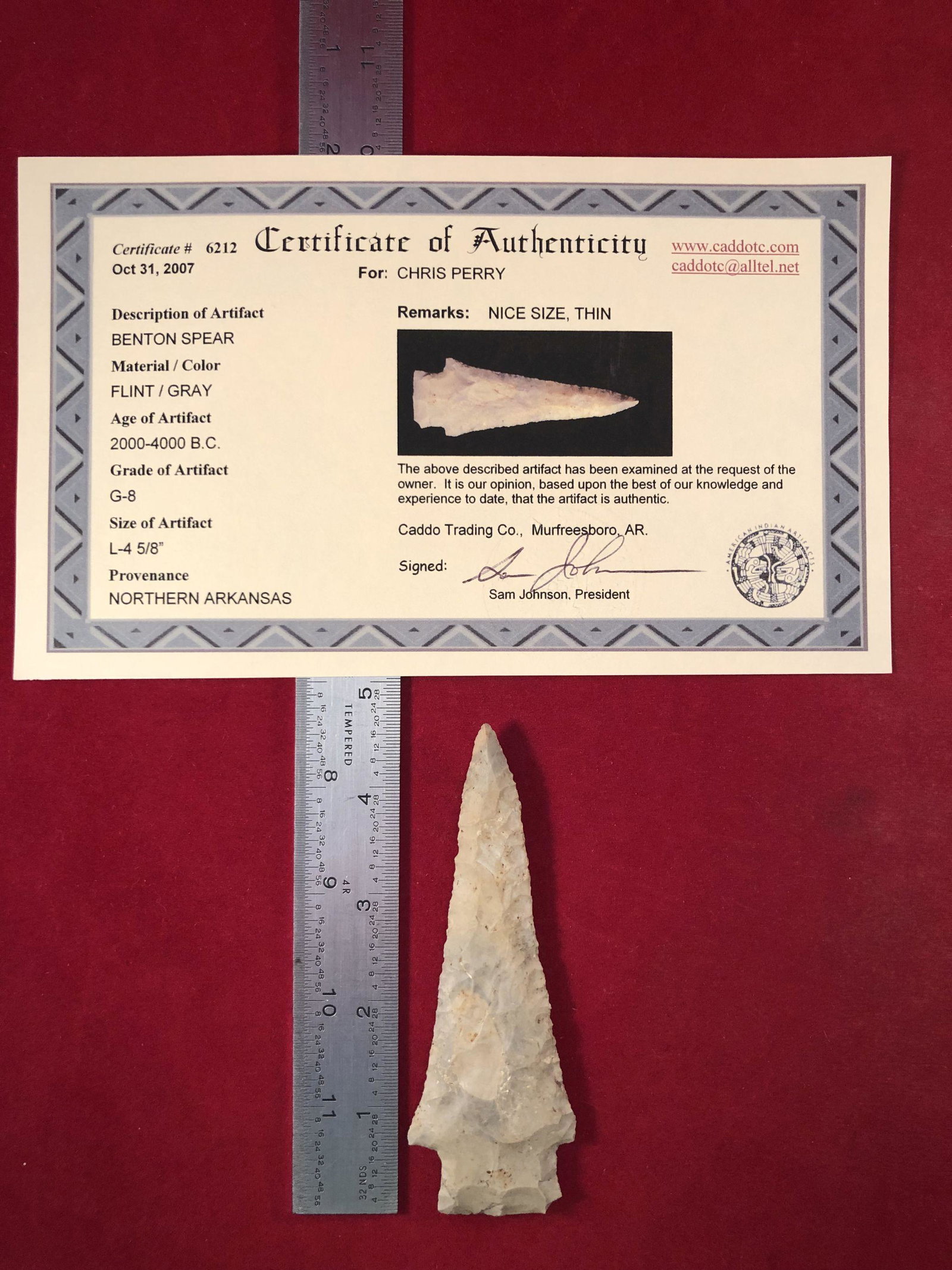 BENTON SPEAR INDIAN ARTIFACT ARROWHEAD WITH COA: THIS BEAUTIFUL NATIVE AMERICAN INDIAN ARTIFACT IS 4&5/8 INCHES LONG. IT IS FROM NORTHERN ARKANSAS. IT HAS A NICE SIZE & VERY THIN & WELL MADE. THIS IMPRESSIVE ARROWHEAD IS OUT OF THE EX- CHRIS PERRY C