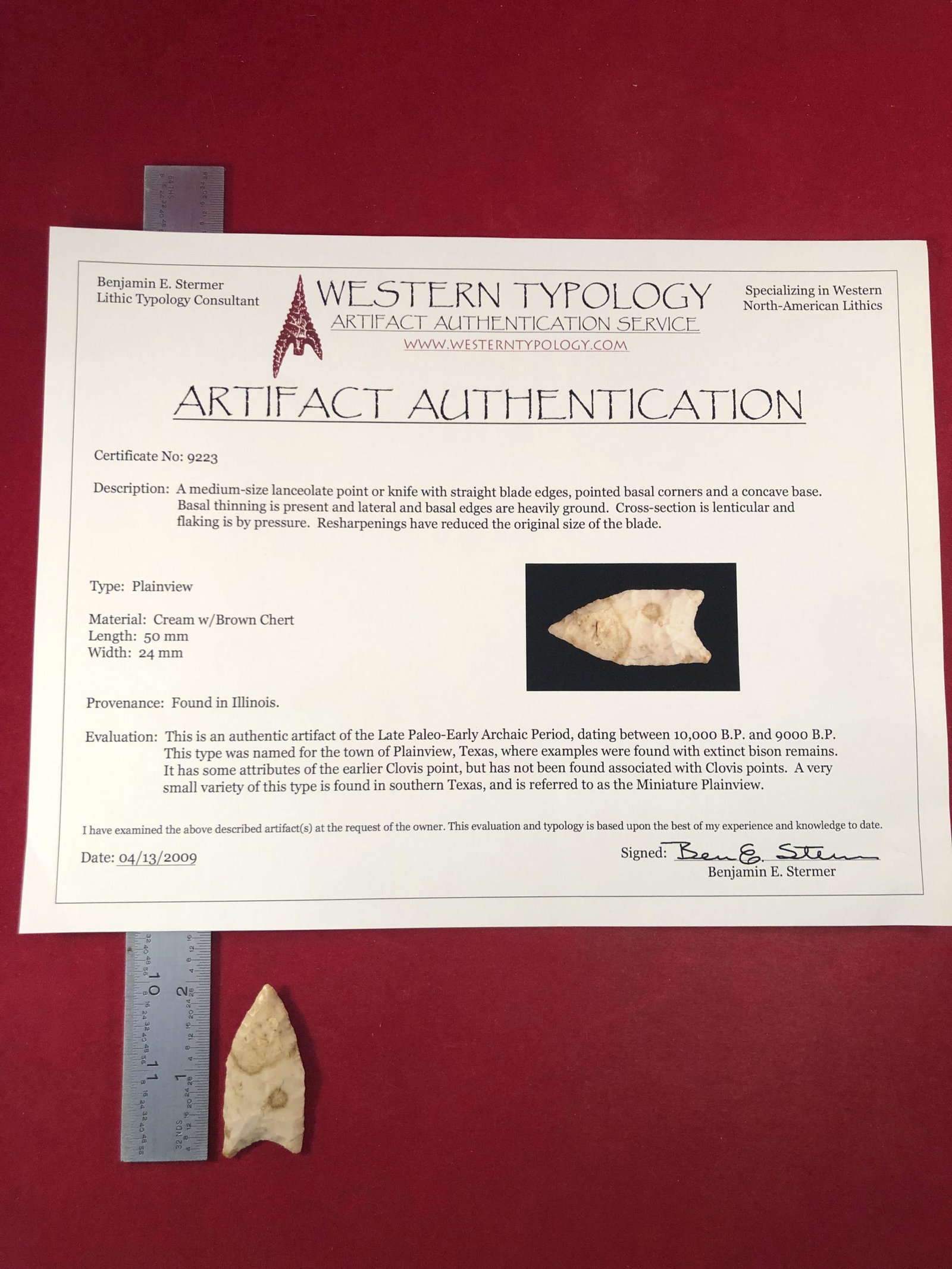 PLAINVIEW INDIAN ARTIFACT ARROWHEAD WITH COA: THIS BEAUTIFUL NATIVE AMERICAN INDIAN ARTIFACT IS 50mm LONG. IT IS FROM ILLINOIS. THIS IMPRESSIVE ARROWHEAD IS OUT OF THE EX- CHRIS PERRY COLLECTION. IT COMES WITH A BEN STERMER CERTIFICATE OF AUTHENT