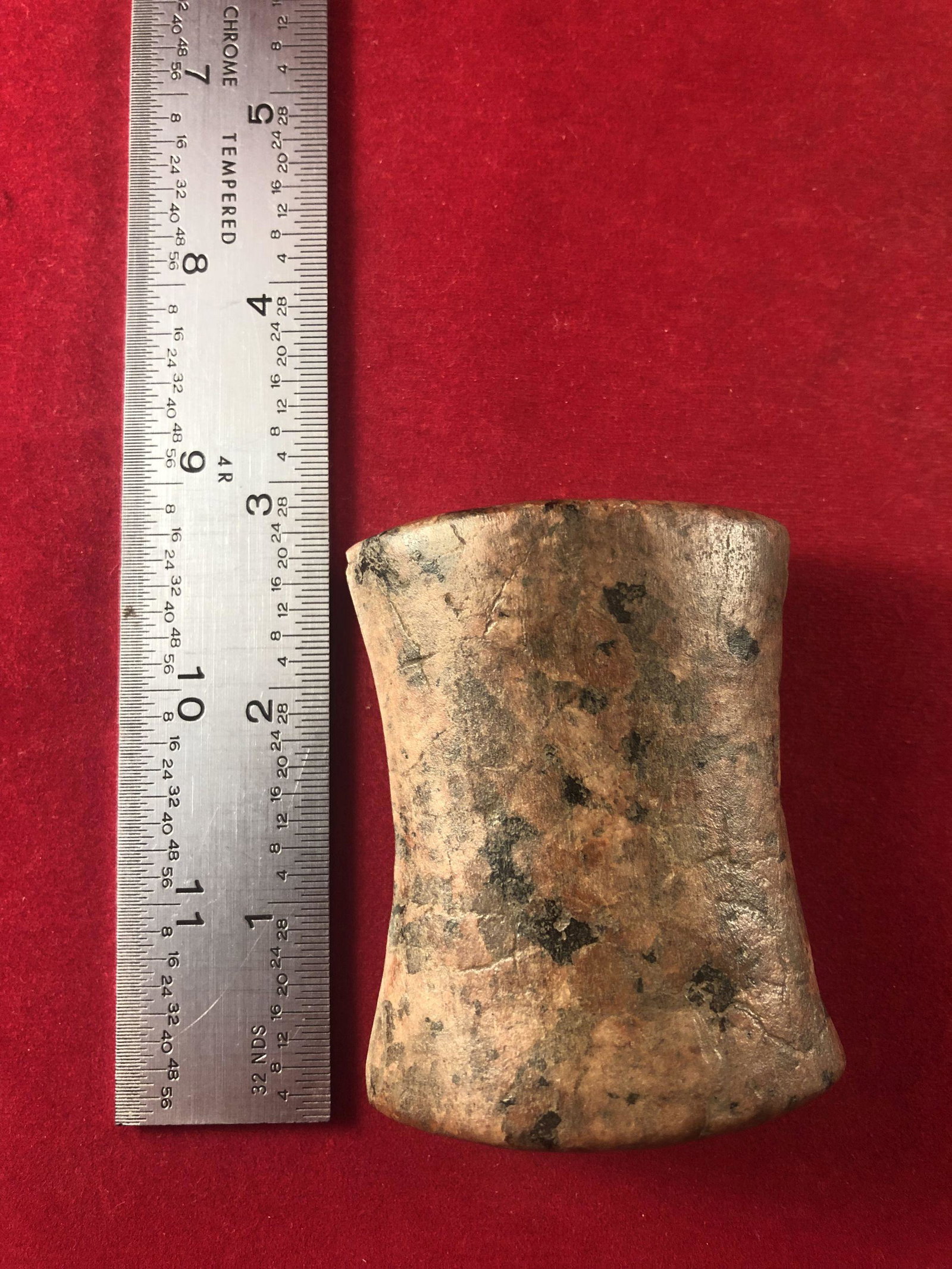 RED GRANITE SADDLE BANNERSTONE INDIAN ARTIFACT: THIS BEAUTIFUL NATIVE AMERICAN INDIAN ARTIFACT IS 2&1/2 INCHES LONG. IT IS FROM WISCONSIN. FOUND BY EARNEST TUCKER. IT WILL MAKE A GREAT ADDITION TO YOUR COLLECTION! KEY WORDS: NATIVE AMERICAN INDIAN 