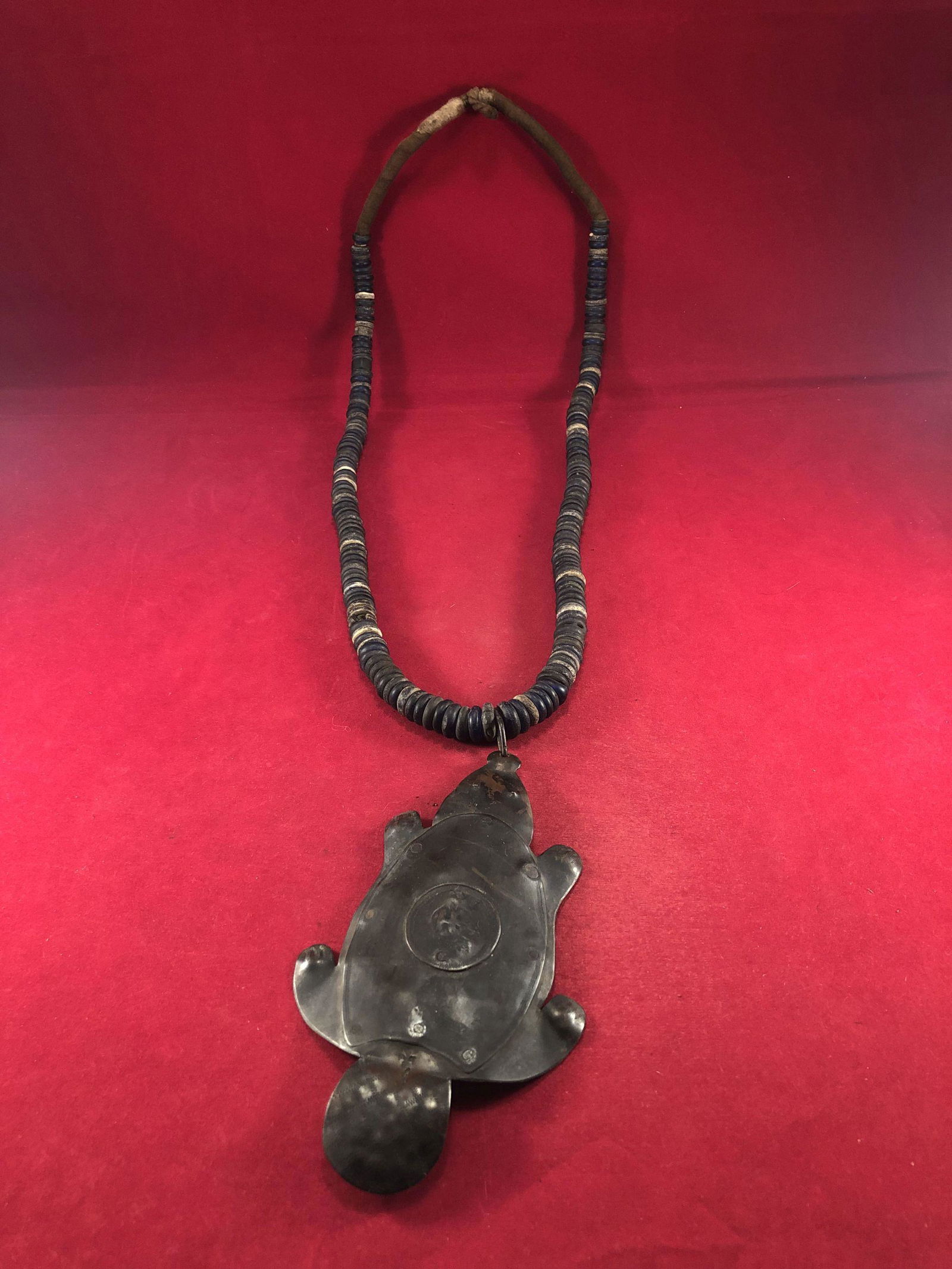 HUDSON BAY NECKLACE     INDIAN ARTIFACT POTTERY (1 of 2)