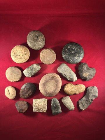 17 ASSORTED TOOLS    INDIAN POTTERY ARTIFACT ARROWHEAD (1 of 2)