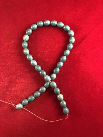 TRADE BEADS    INDIAN ARTIFACT POTTERY ARROWHEAD (1 of 2)