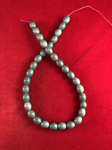 TRADE BEADS    INDIAN POTTERY ARTIFACT ARROWHEAD (1 of 2)