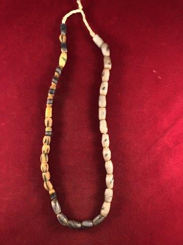 TRADE BEADS  INDIAN ARTIFACT POTTERY ARROWHEAD (1 of 2)