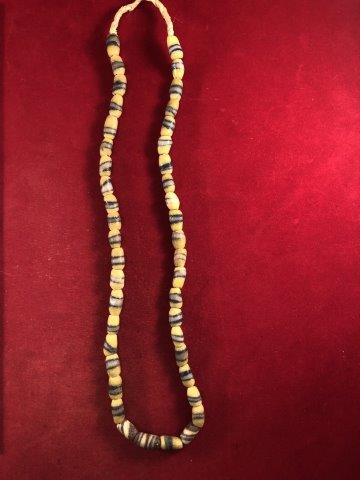 TRADE BEADS     INDIAN ARTIFACT POTTERY ARROWHEAD (1 of 2)