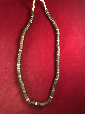 TRADE BEADS     INDIAN ARTIFACT POTTERY ARROWHEAD (1 of 2)