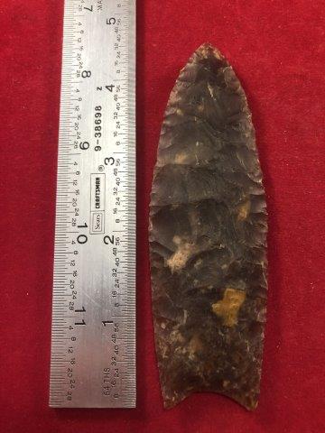 CLOVIS INDIAN ARTIFACT POTTERY ARROWHEAD: THIS BEAUTIFUL NATIVE AMERICAN INDIAN ARTIFACT IS 4&5/16 INCHES LONG. IT IS FROM NORTH DAKOTA. IT IS MADE OF KNIFE RIVER FLINT.IT WILL MAKE A GREAT ADDITION TO YOUR COLLECTION! KEY WORDS: NATIVE AMERI