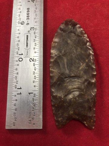 CLOVIS INDIAN ARTIFACT POTTERY ARROWHEAD: THIS BEAUTIFUL NATIVE AMERICAN INDIAN ARTIFACT IS 3&1/4 INCHES LONG. IT IS FROM SOUTH DAKOTA. IT IS MADE OF KNIFE RIVER FLINT. IT WILL MAKE A GREAT ADDITION TO YOUR COLLECTION! KEY WORDS: NATIVE AMERI