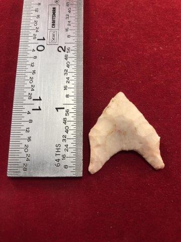 DALTON INDIAN ARTIFACT ARROWHEAD: THIS BEAUTIFUL NATIVE AMERICAN INDIAN ARTIFACT IS 1&1/8 INCHES LONG. IT IS FROM ARKANSAS. THIS IMPRESSIVE ARROWHEAD IS OUT OF THE EX- CHRIS PERRY COLLECTION. IT WILL MAKE A GREAT ADDITION TO YOUR COLL