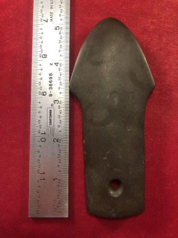 SHOVEL GORGET INDIAN ARTIFACT ARROWHEAD: THIS BEAUTIFUL NATIVE AMERICAN INDIAN ARTIFACT IS 5 INCHES LONG. IT IS FROM MISSOURRI . IT WILL MAKE A GREAT ADDITION TO YOUR COLLECTION! KEY WORDS: NATIVE AMERICAN INDIAN ARTIFACT ARTIFACTS ARROWHEAD