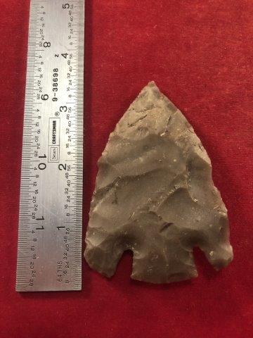 WADE INDIAN ARTIFACT ARROWHEAD: THIS BEAUTIFUL NATIVE AMERICAN INDIAN ARTIFACT IS 3&1/4 INCHES LONG. IT IS FROM MISSOURRI . IT WILL MAKE A GREAT ADDITION TO YOUR COLLECTION! KEY WORDS: NATIVE AMERICAN INDIAN ARTIFACT ARTIFACTS ARROW