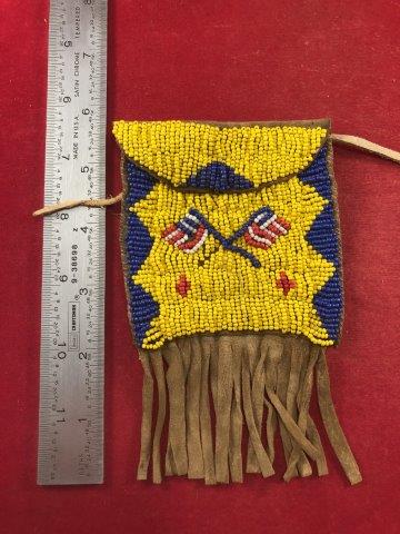 NORTHERN PLAINS BEADED BAG     INDIAN ARTIFACT (1 of 2)