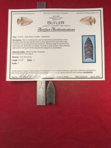 CLOVIS WITH COA: THIS BEAUTIFUL NATIVE AMERICAN INDIAN ARTIFACT IS 2&5/8 INCHES LONG. IT IS FROM GIBSON COUNTY TENNESSEE. IT COMES WITH A BUTLER CERTIFICATE OF AUTHENTICITY. IT WILL MAKE A GREAT ADDITION TO YOUR COLLE
