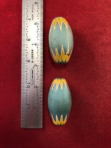 2 BEADS     INDIAN ARTIFACT ARROWHEAD (1 of 2)